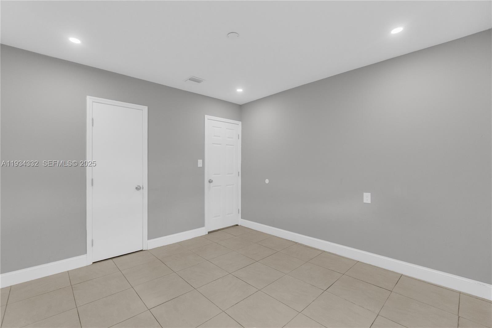   /  1500 sq. ft. $ 2025-12-22 0 Photo