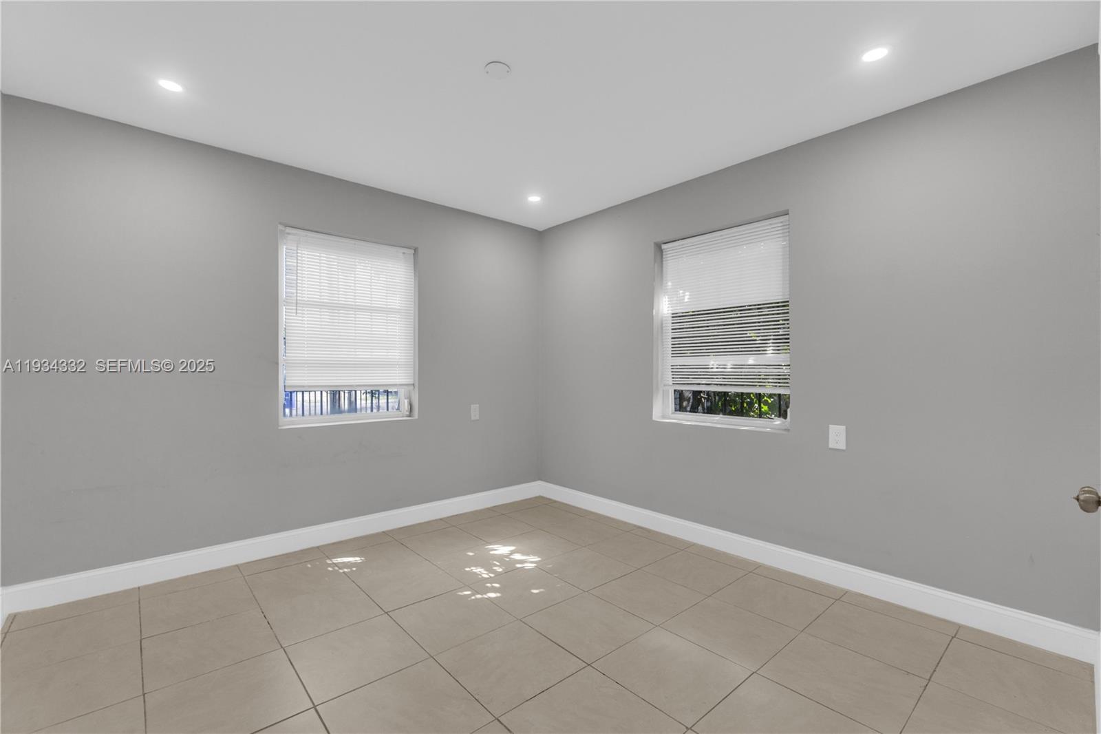   /  1500 sq. ft. $ 2025-12-22 0 Photo