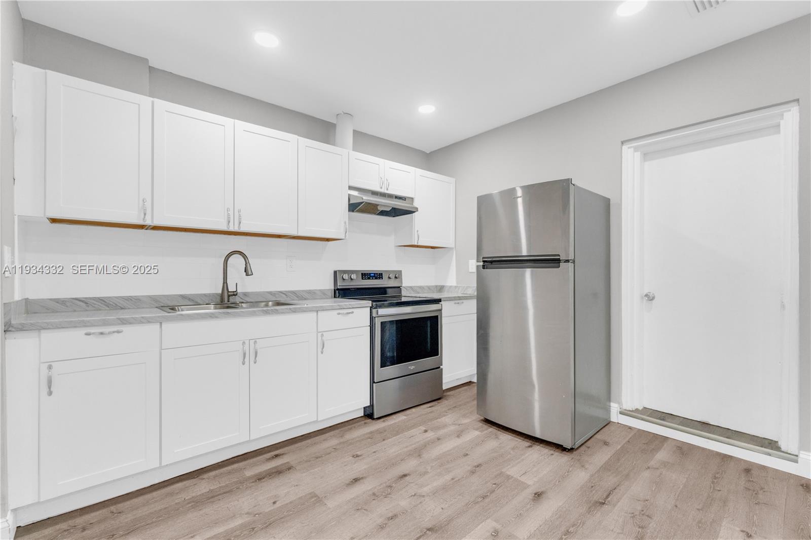   /  1500 sq. ft. $ 2025-12-22 0 Photo