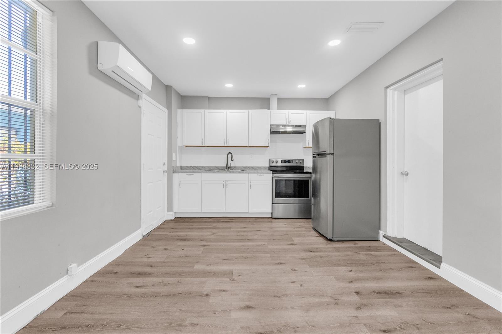   /  1500 sq. ft. $ 2025-12-22 0 Photo