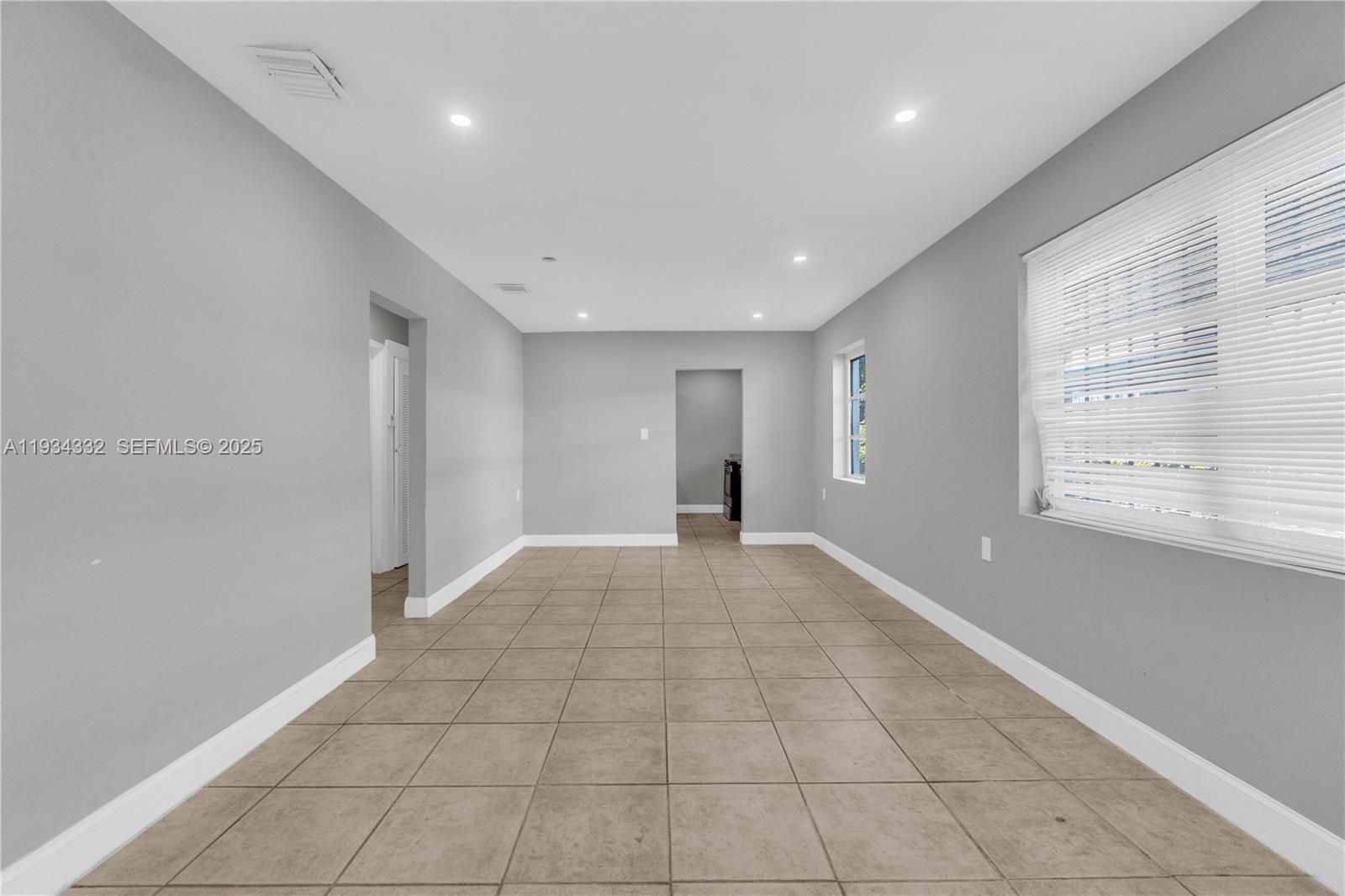   /  1500 sq. ft. $ 2025-12-22 0 Photo