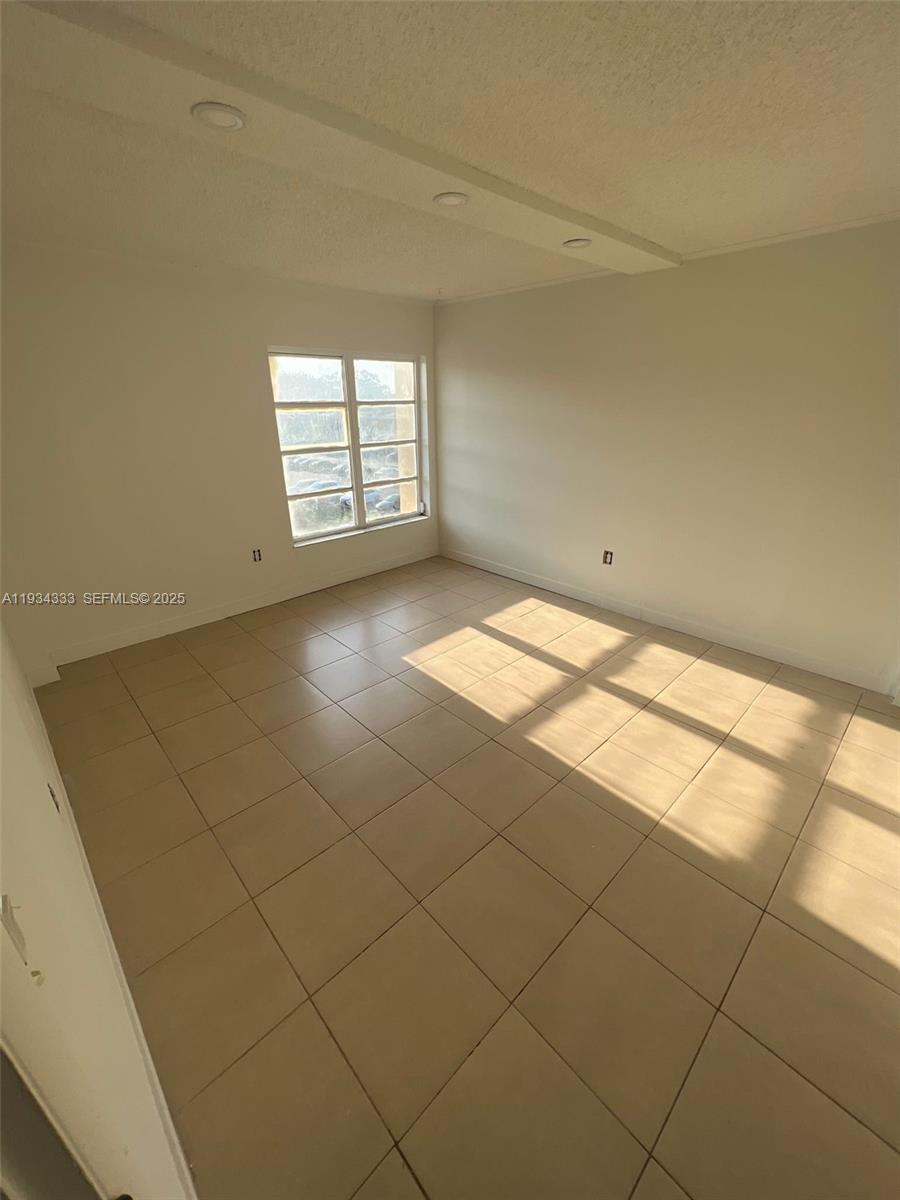 See details 309 2 / 2 972 sq. ft. $ 2025-12-22 0 Photo