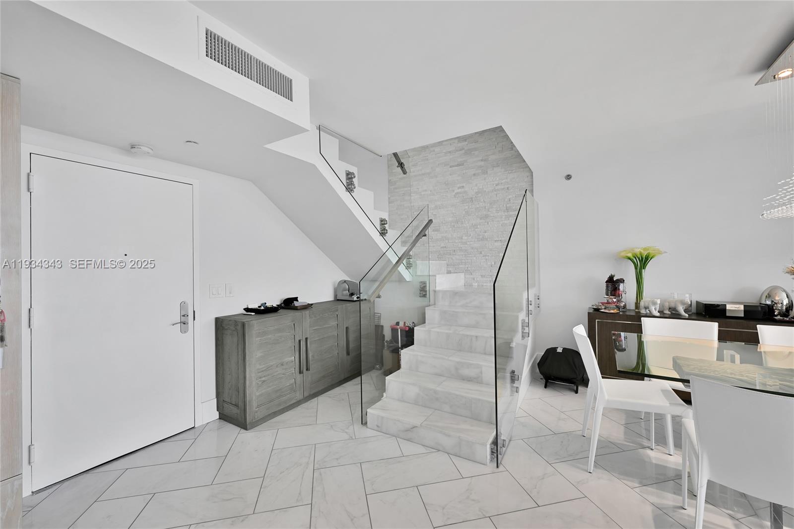 PH4405 3 / 3 2200 sq. ft. $ 2025-12-22 0 foto