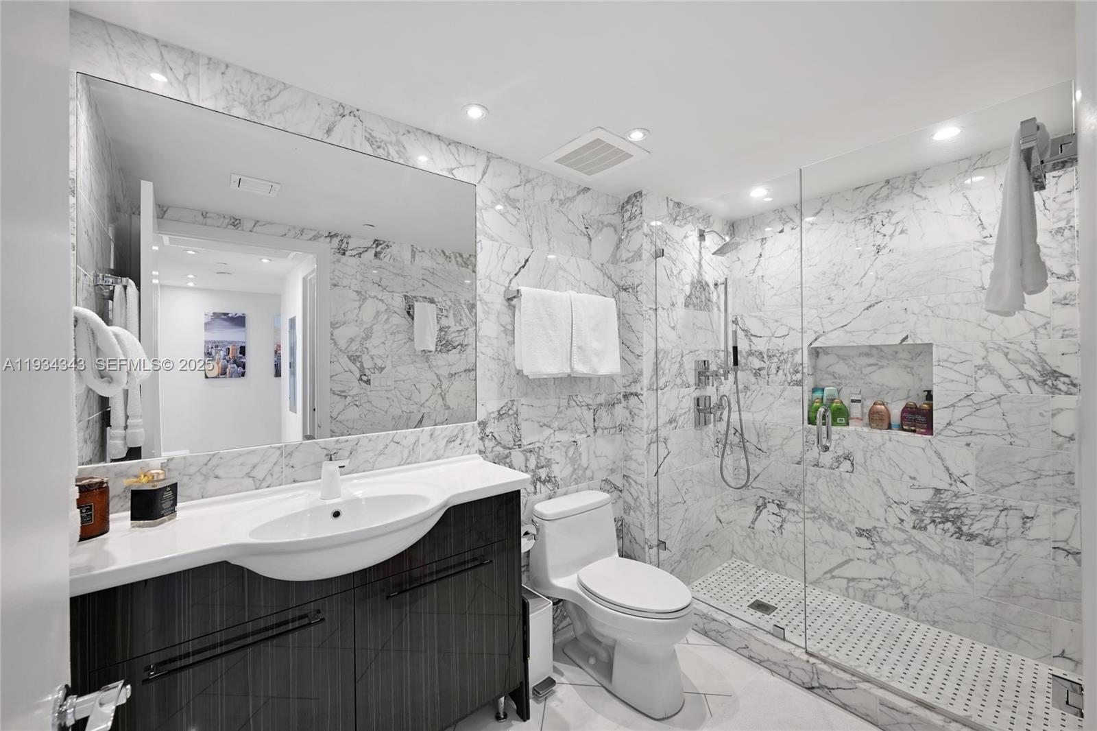 PH4405 3 / 3 2200 sq. ft. $ 2025-12-22 0 foto