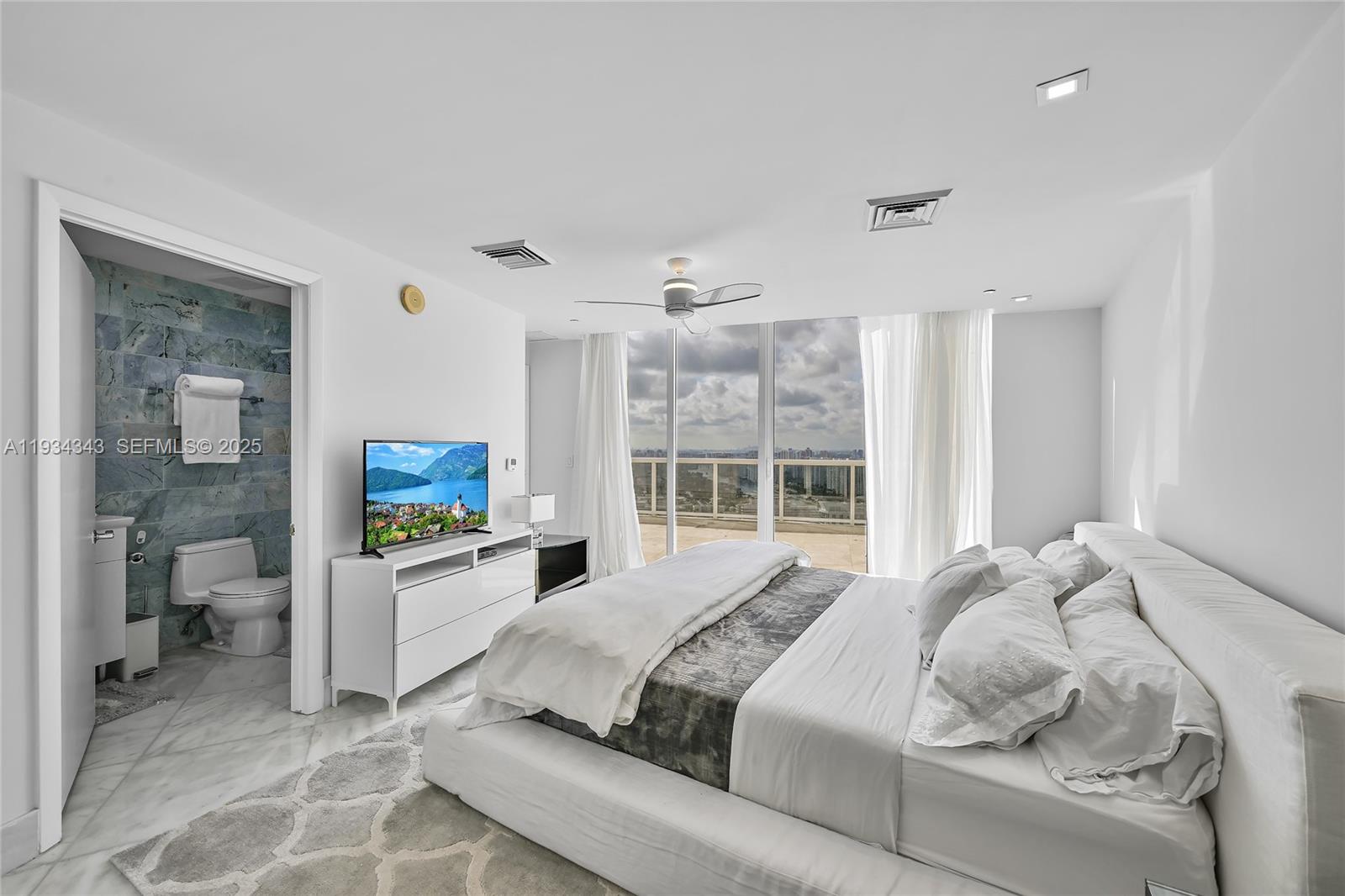 PH4405 3 / 3 2200 sq. ft. $ 2025-12-22 0 foto