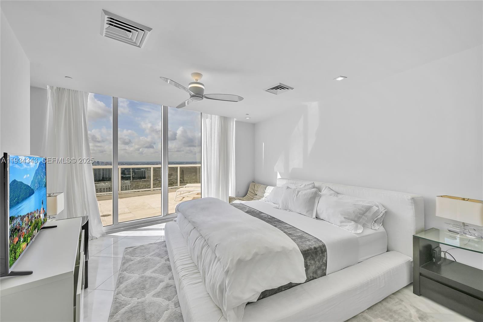 PH4405 3 / 3 2200 sq. ft. $ 2025-12-22 0 foto