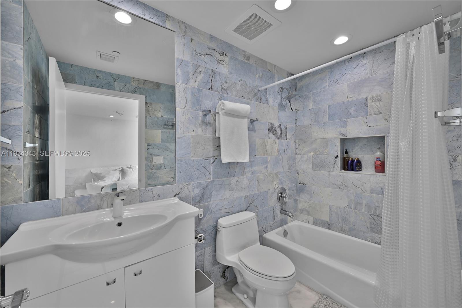 PH4405 3 / 3 2200 sq. ft. $ 2025-12-22 0 foto