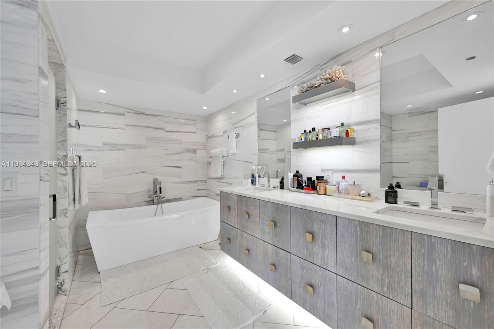 PH4405 3 / 3 2200 sq. ft. $ 2025-12-22 0 foto