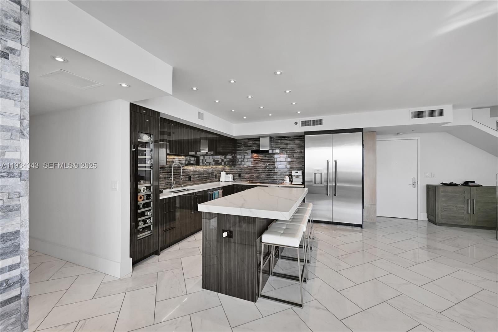 PH4405 3 / 3 2200 sq. ft. $ 2025-12-22 0 foto