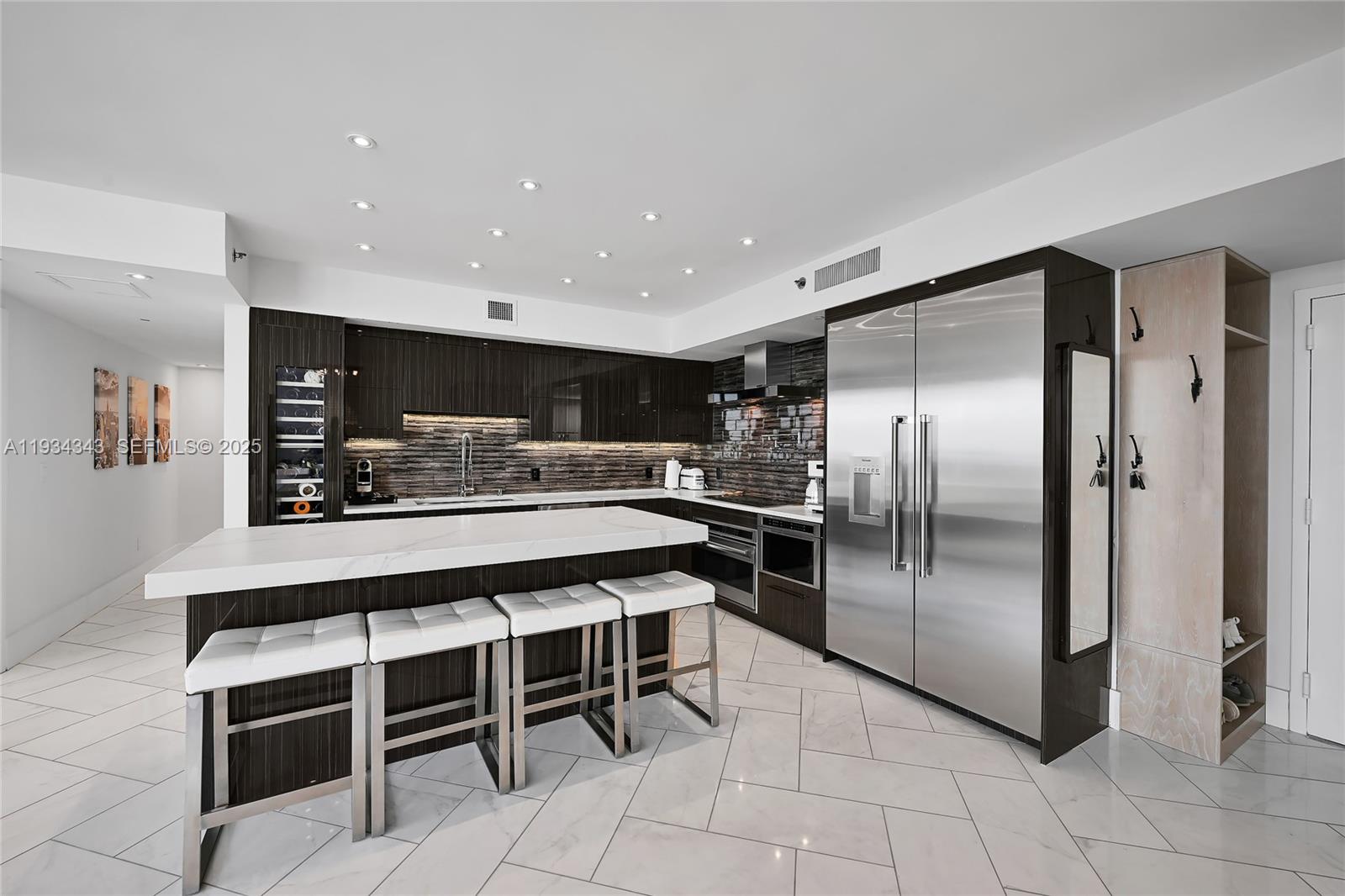 PH4405 3 / 3 2200 sq. ft. $ 2025-12-22 0 foto