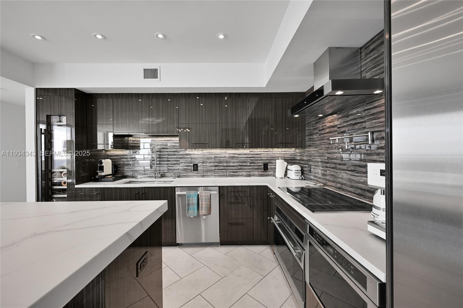 PH4405 3 / 3 2200 sq. ft. $ 2025-12-22 0 foto