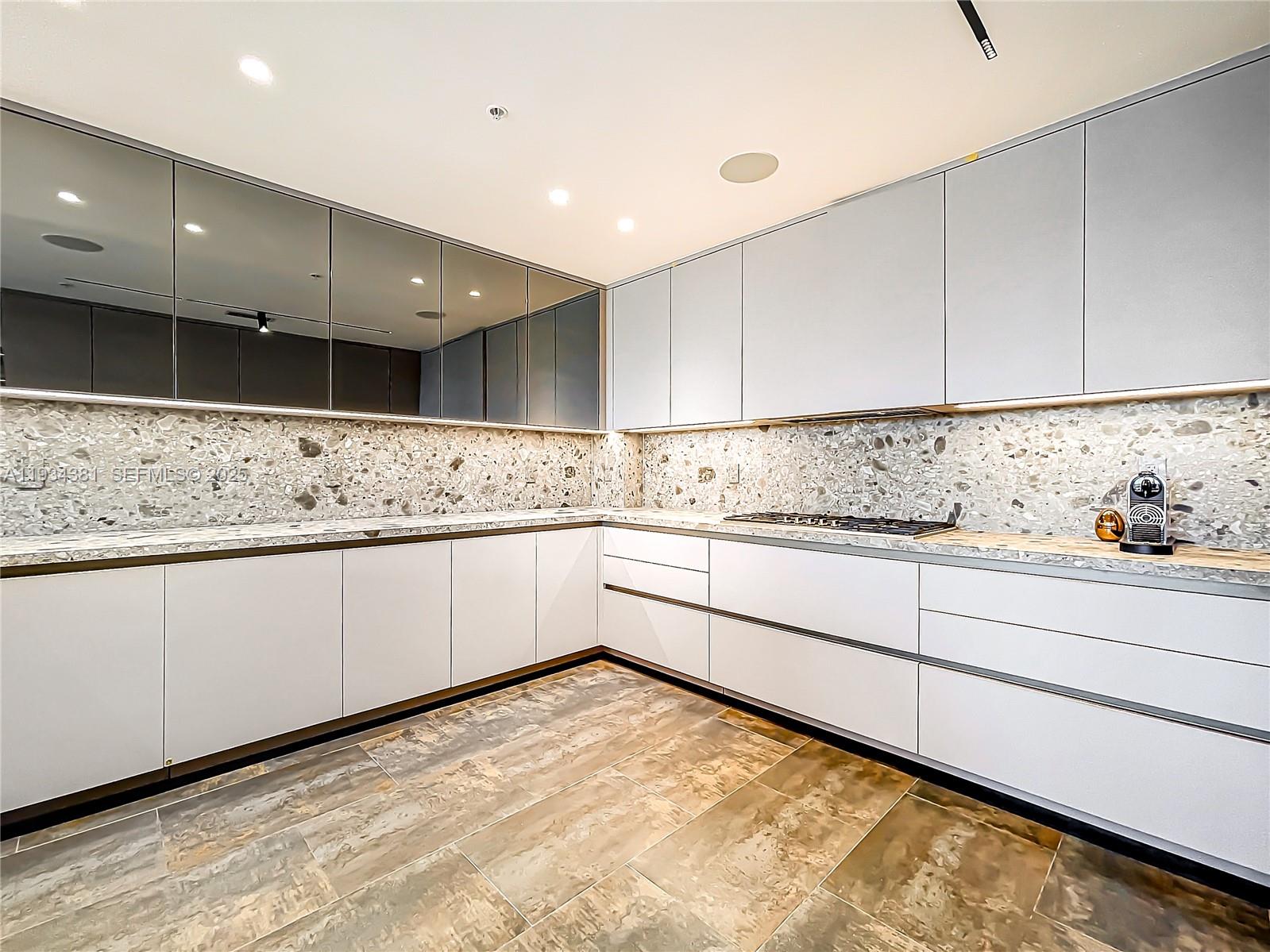 Photo of 3501 Ocean Dr  #V5, Hollywood, Florida, 33019 - 