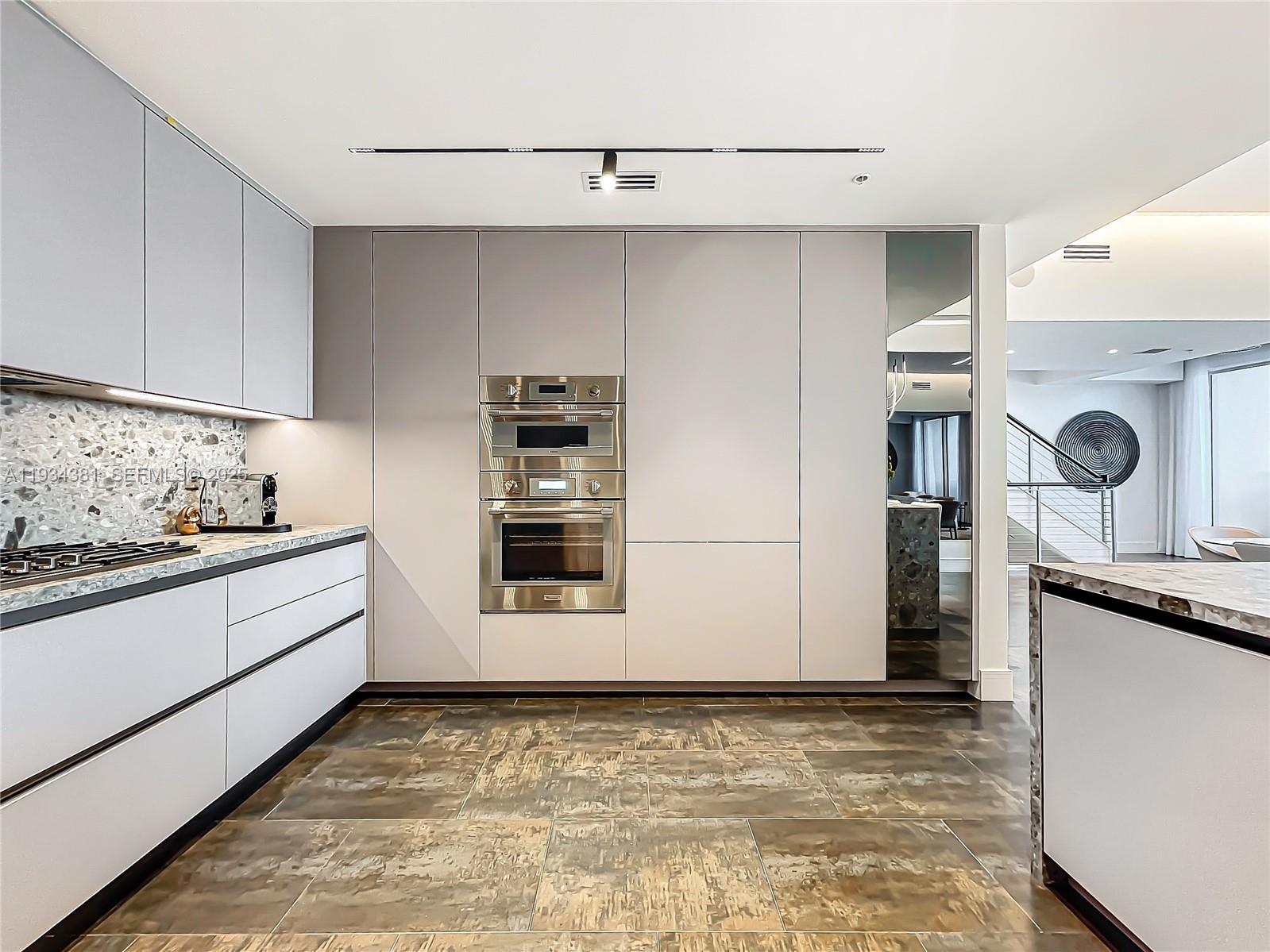 Photo of 3501 Ocean Dr  #V5, Hollywood, Florida, 33019 - 