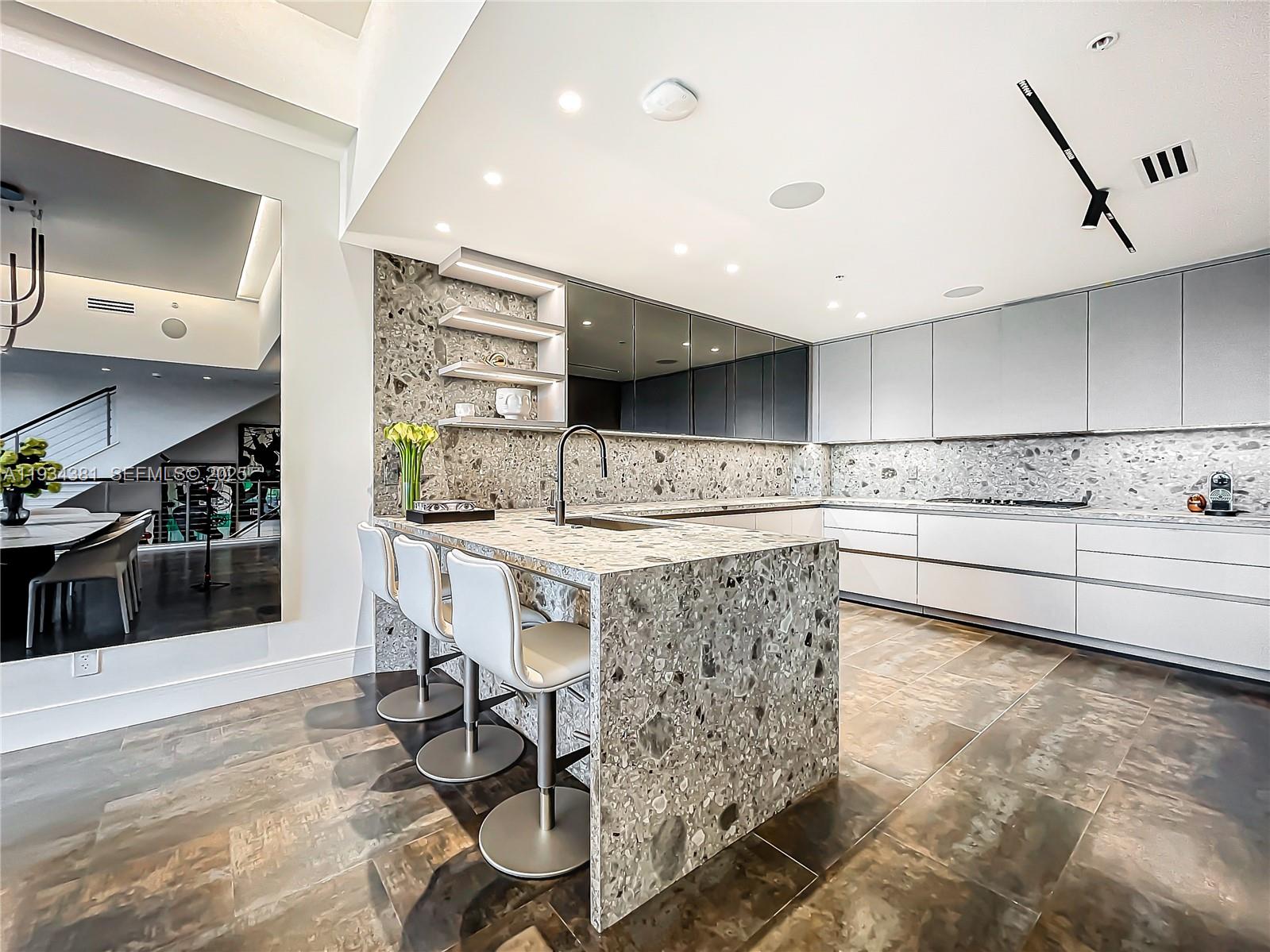 Photo of 3501 Ocean Dr  #V5, Hollywood, Florida, 33019 - 