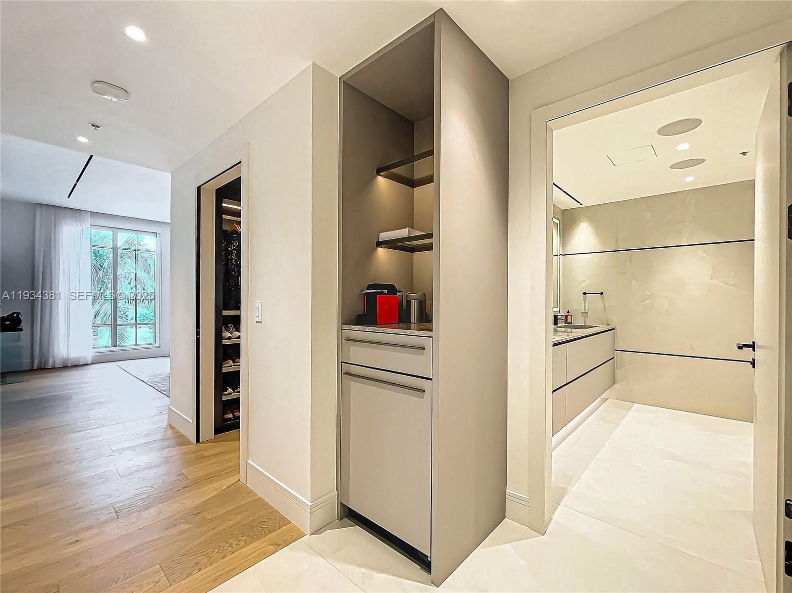 Photo of 3501 Ocean Dr  #V5, Hollywood, Florida, 33019 - 