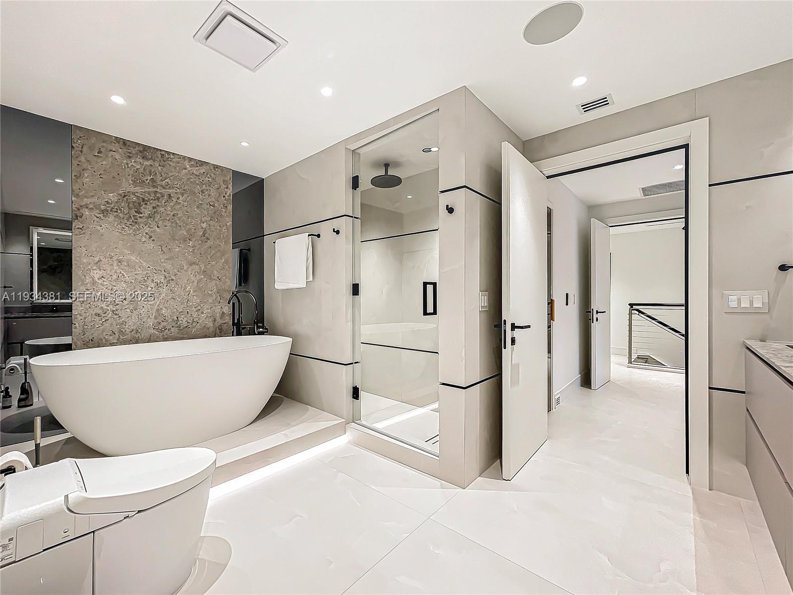 Photo of 3501 Ocean Dr  #V5, Hollywood, Florida, 33019 - 