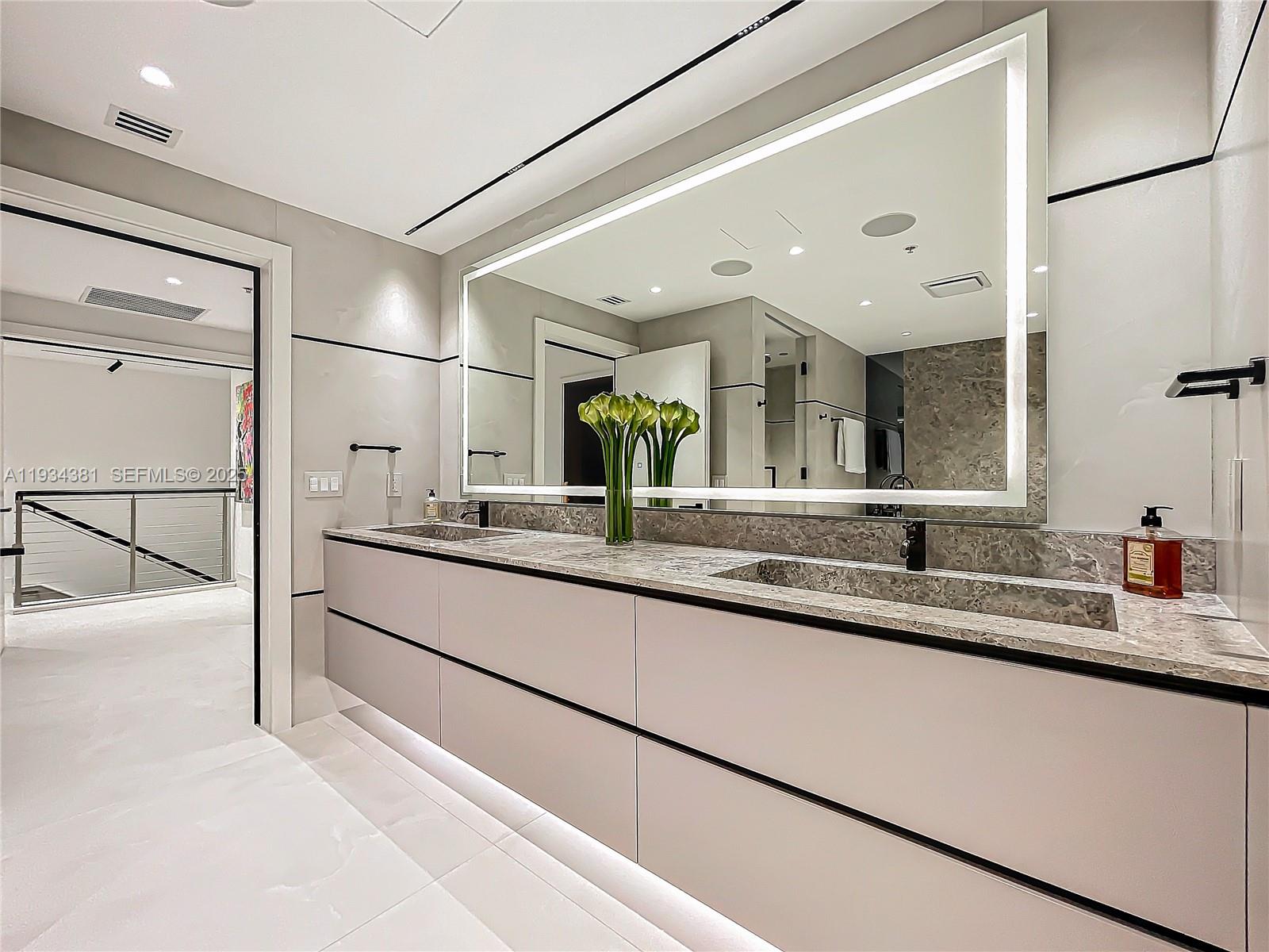 Photo of 3501 Ocean Dr  #V5, Hollywood, Florida, 33019 - 