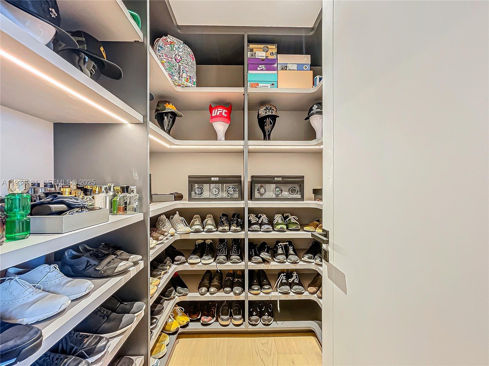 Photo of 3501 Ocean Dr  #V5, Hollywood, Florida, 33019 - 