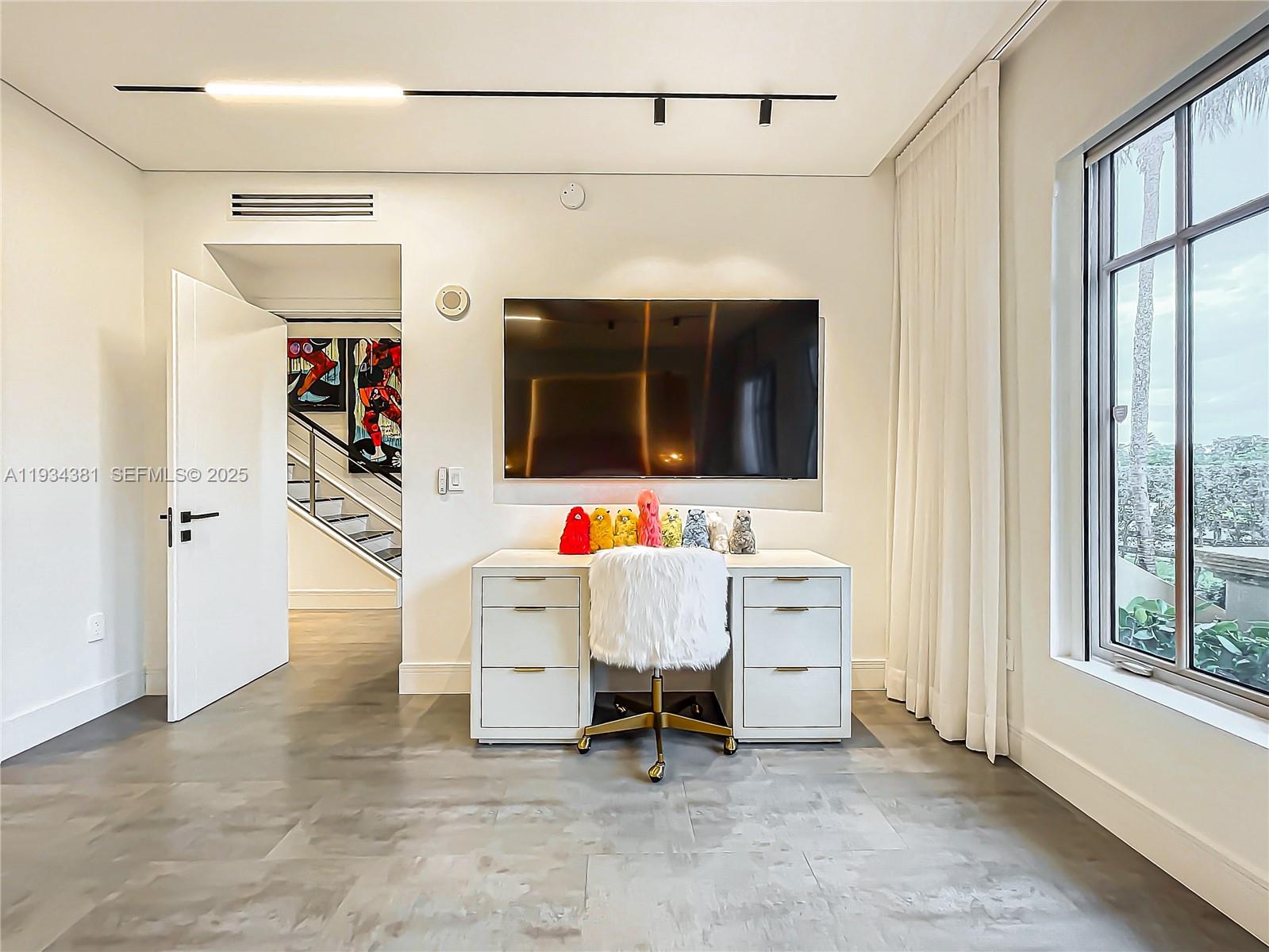 Photo of 3501 Ocean Dr  #V5, Hollywood, Florida, 33019 - 