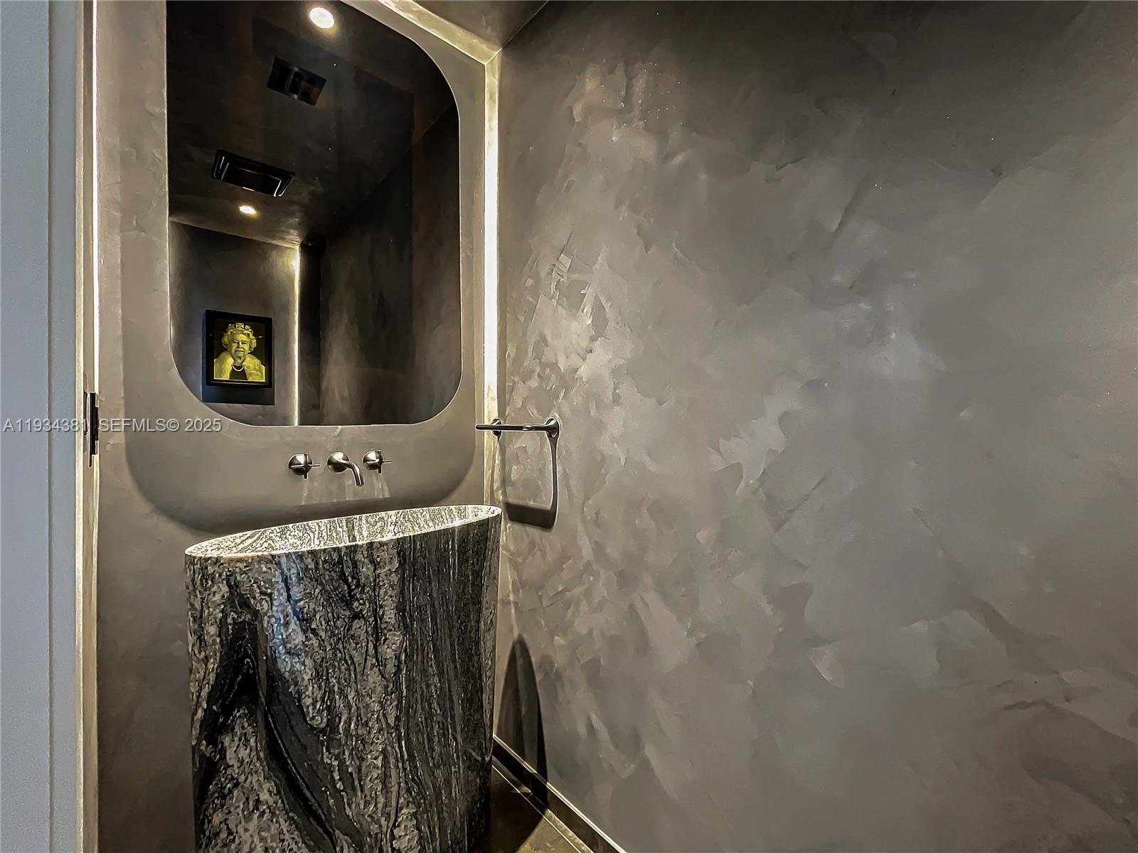 Photo of 3501 Ocean Dr  #V5, Hollywood, Florida, 33019 - 