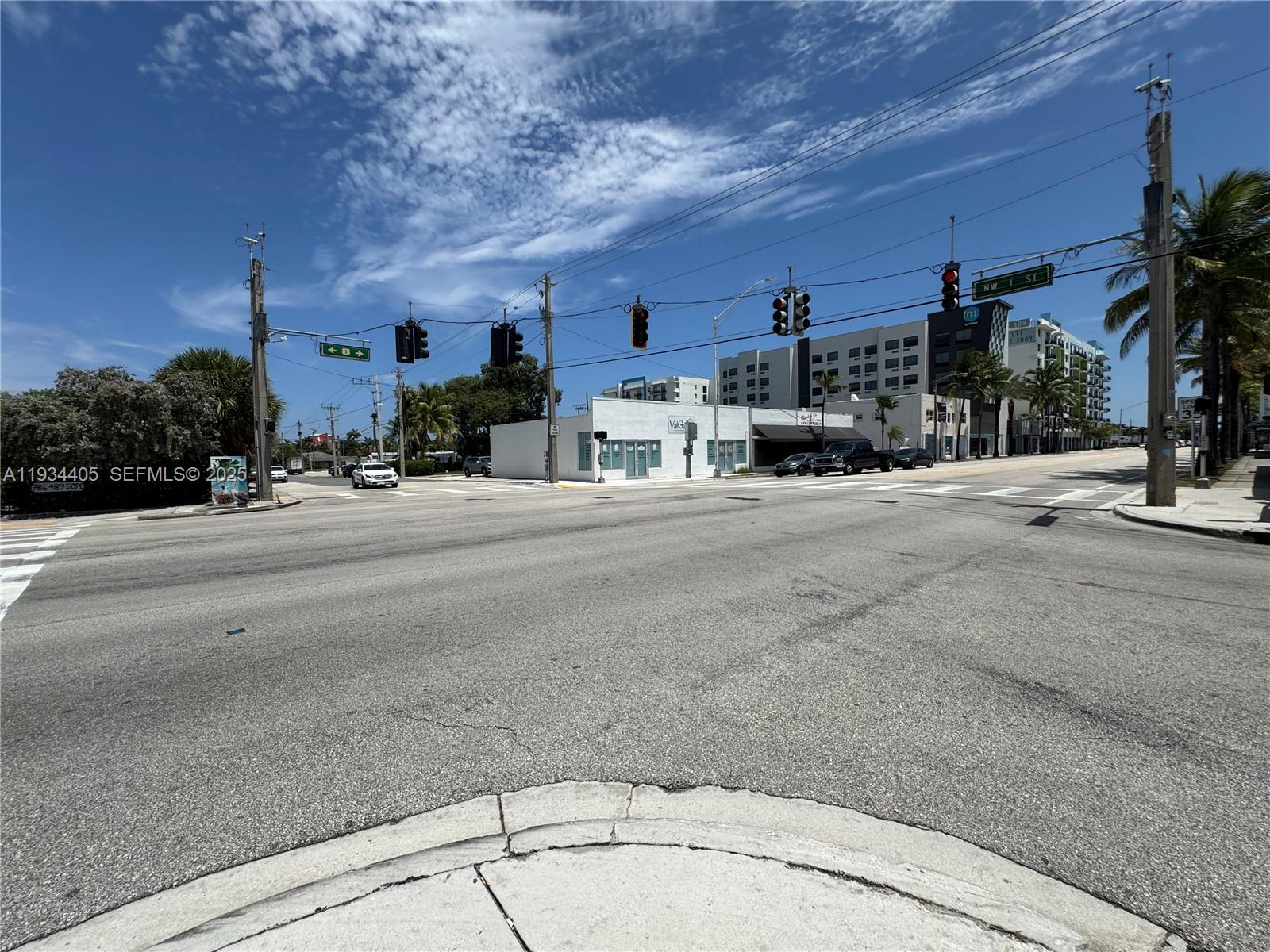   /   кв.футов $ 2025-12-22 0 Фото