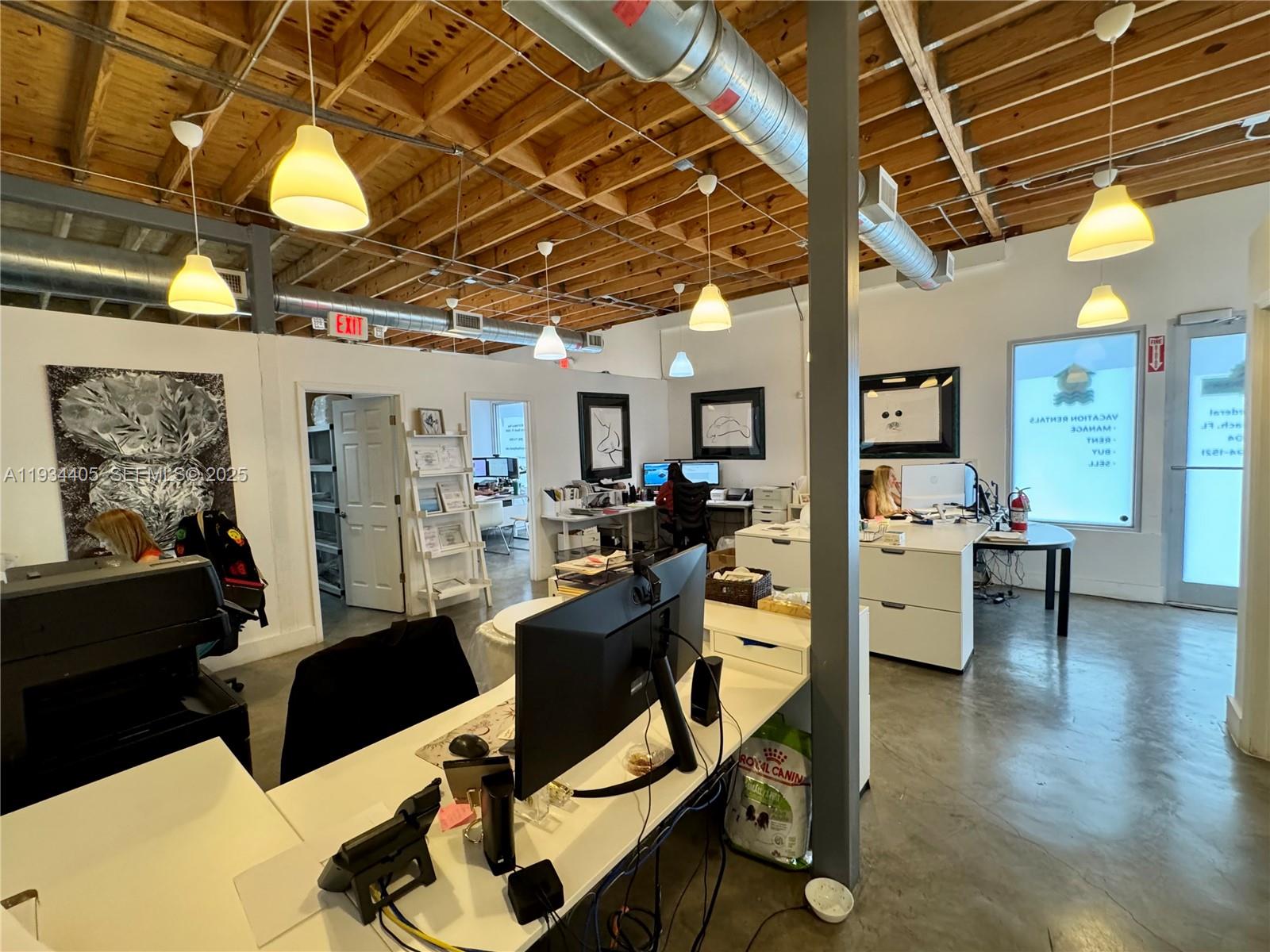   /   кв.футов $ 2025-12-22 0 Фото