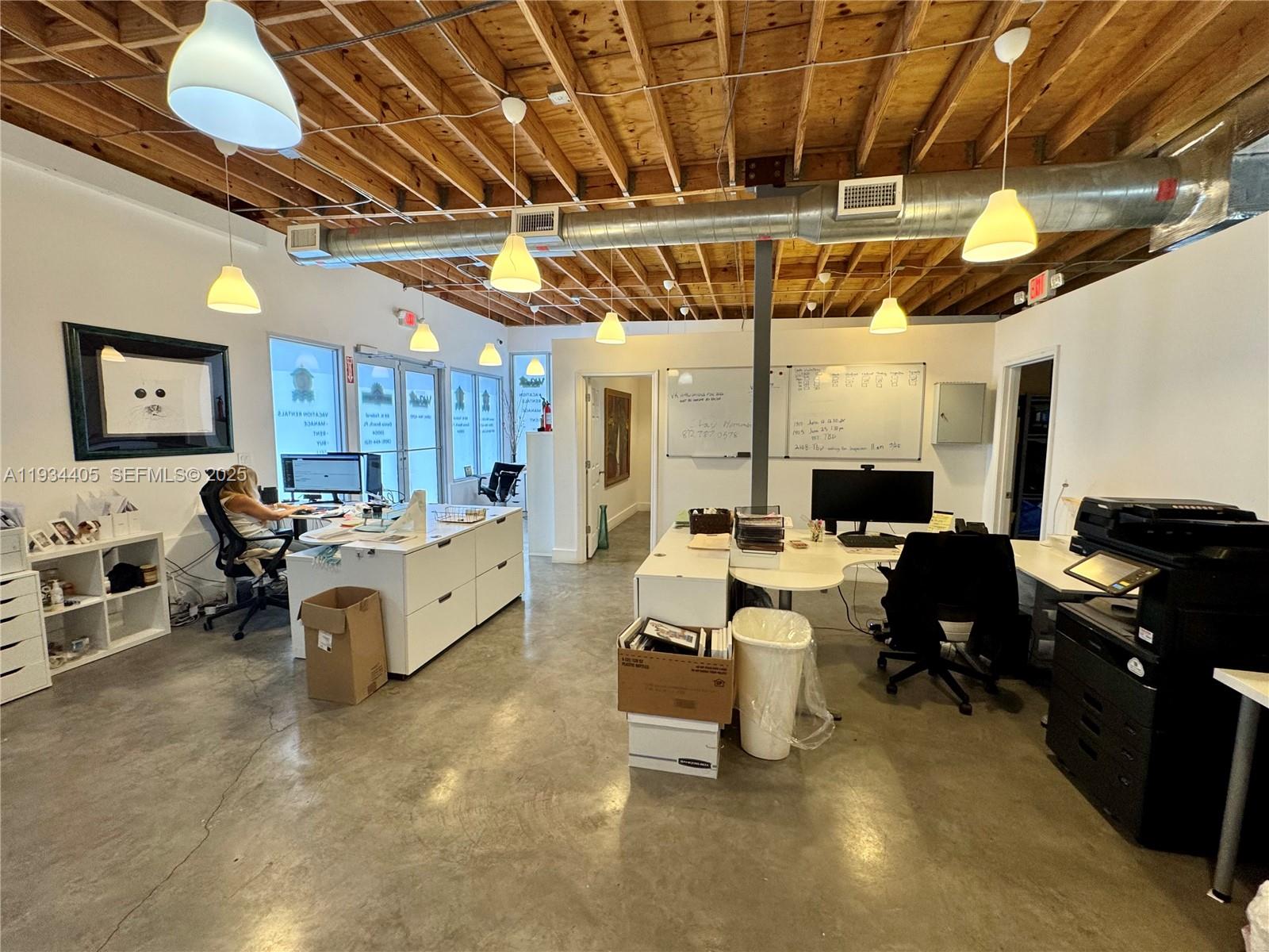   /   кв.футов $ 2025-12-22 0 Фото