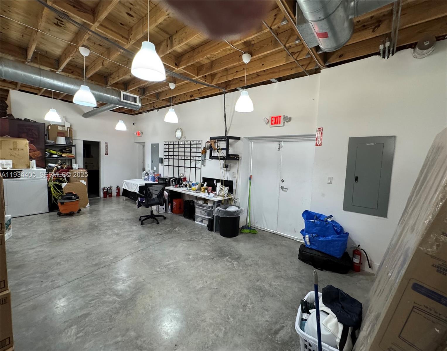   /   кв.футов $ 2025-12-22 0 Фото