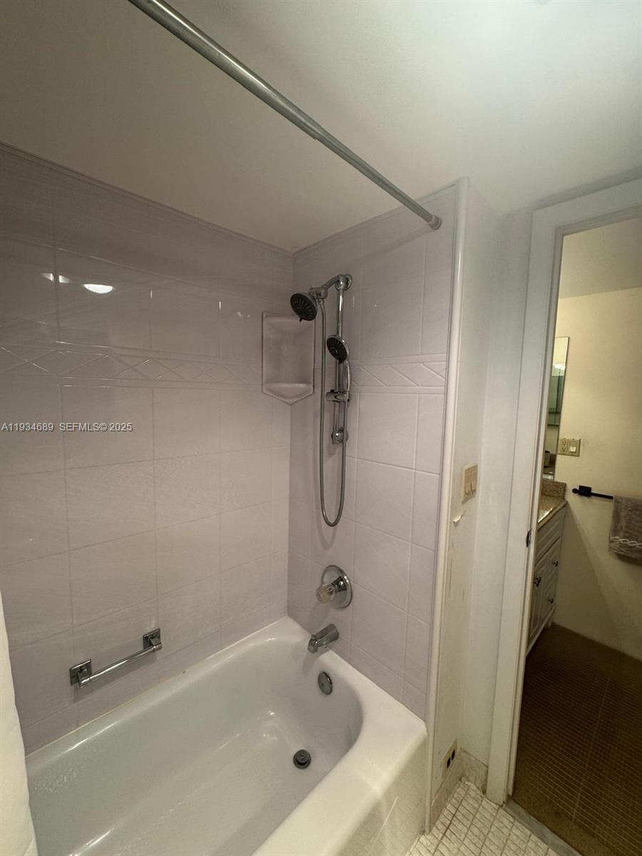 Photo of 20335 Country Club Dr  #1105, Aventura, Florida, 33180 - 