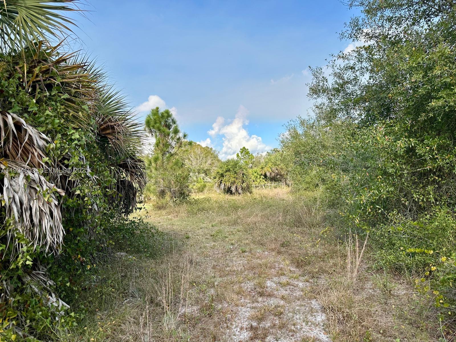   /   sq. ft. $ 2025-12-23 0 foto