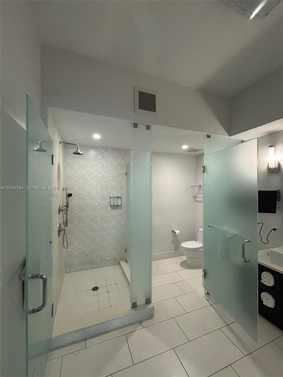 913 3 / 4 2070 sq. ft. $ 2025-12-23 0 foto