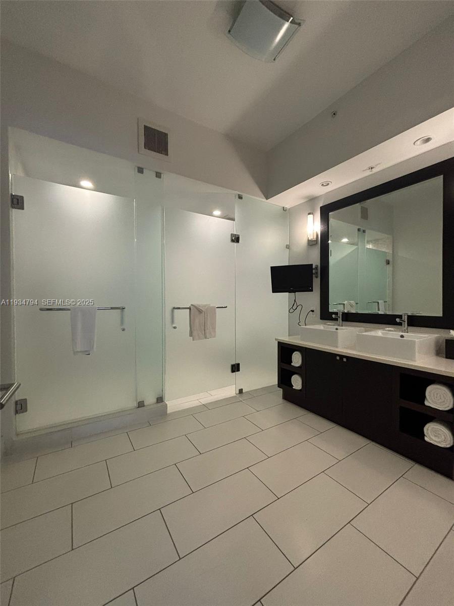 913 3 / 4 2070 sq. ft. $ 2025-12-23 0 foto