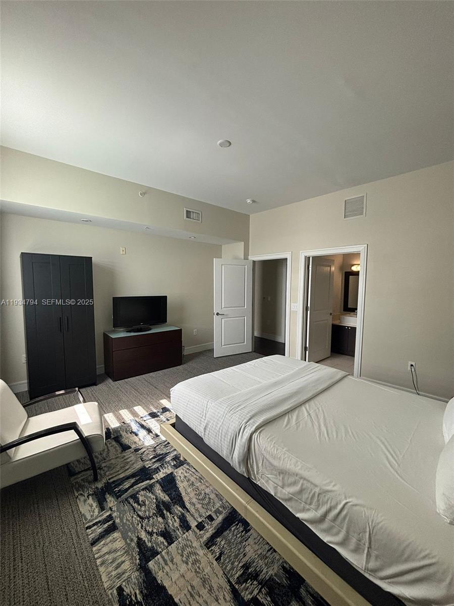 913 3 / 4 2070 sq. ft. $ 2025-12-23 0 foto