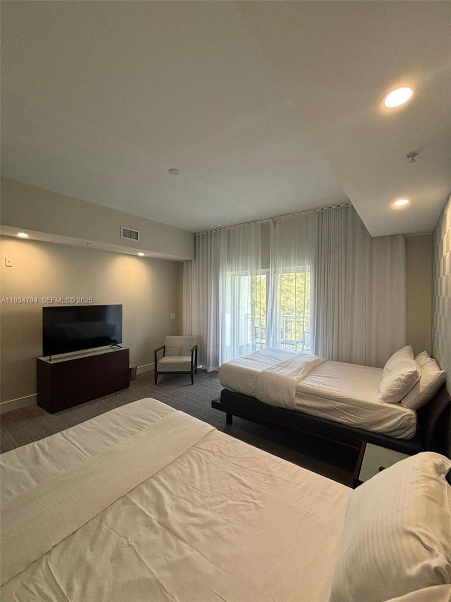 913 3 / 4 2070 sq. ft. $ 2025-12-23 0 foto