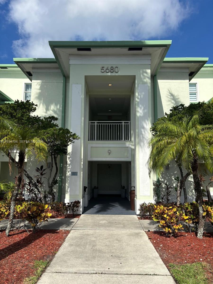 913 3 / 4 2070 sq. ft. $ 2025-12-23 0 foto