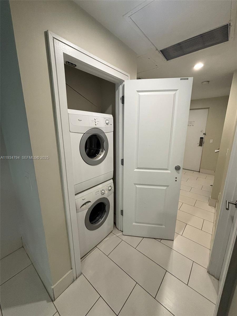 913 3 / 4 2070 sq. ft. $ 2025-12-23 0 foto