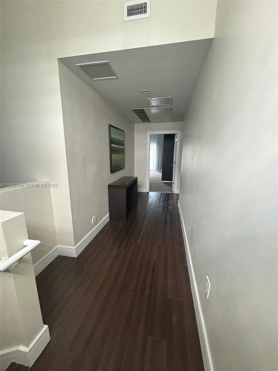 913 3 / 4 2070 sq. ft. $ 2025-12-23 0 foto