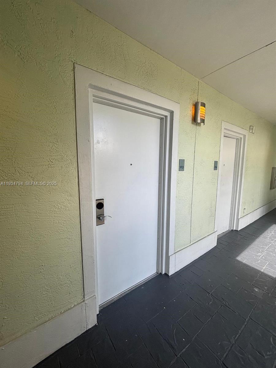 913 3 / 4 2070 sq. ft. $ 2025-12-23 0 foto