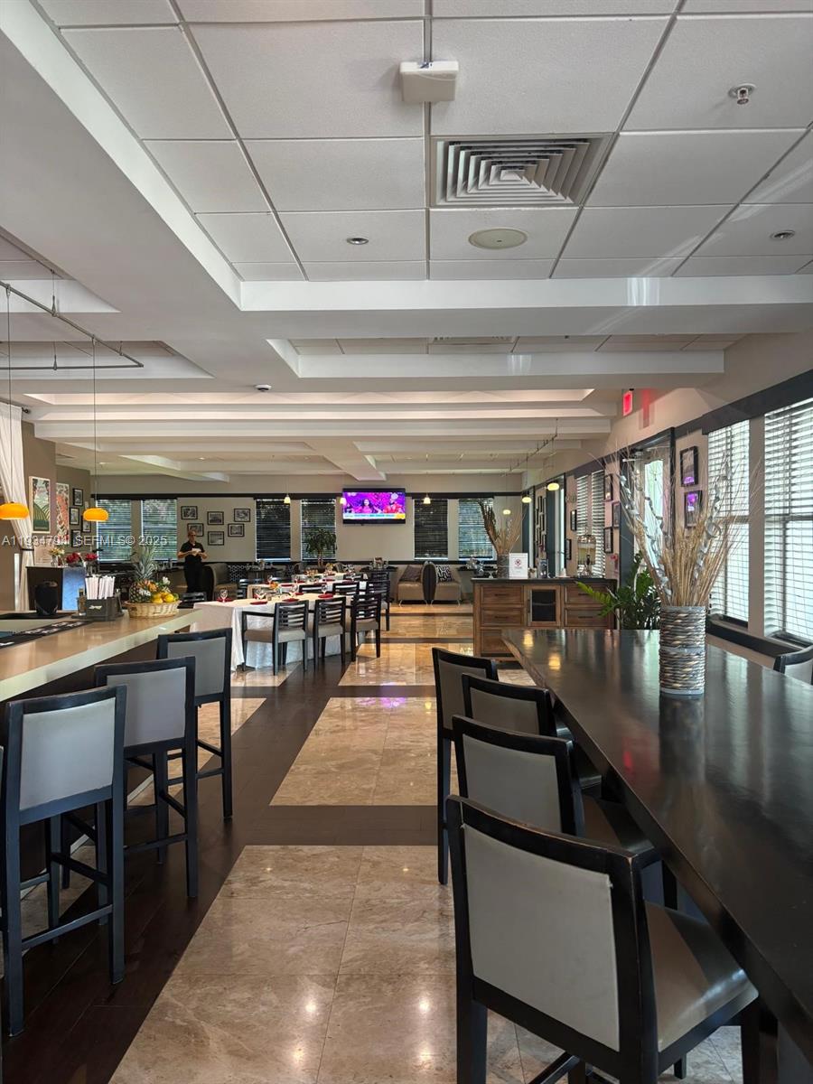 913 3 / 4 2070 sq. ft. $ 2025-12-23 0 foto