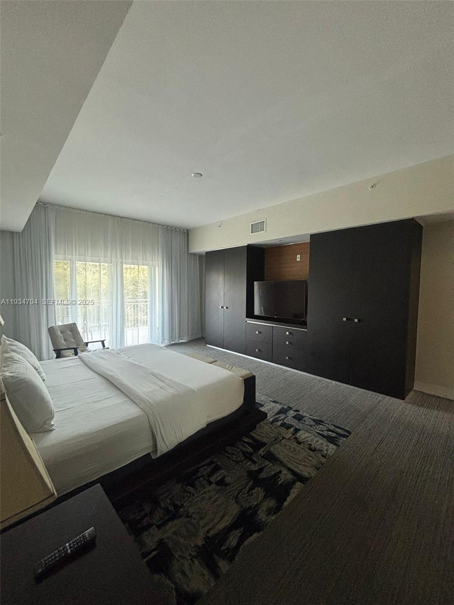 913 3 / 4 2070 sq. ft. $ 2025-12-23 0 foto