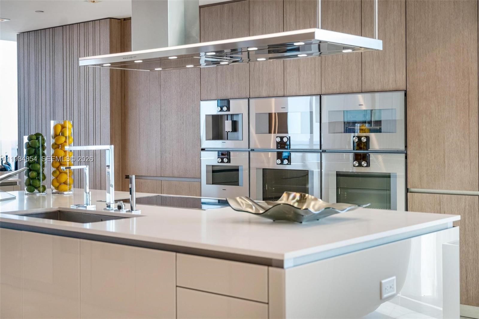 4003/4004 5 / 8 3252 sq. ft. $ 2025-12-23 0 Photo