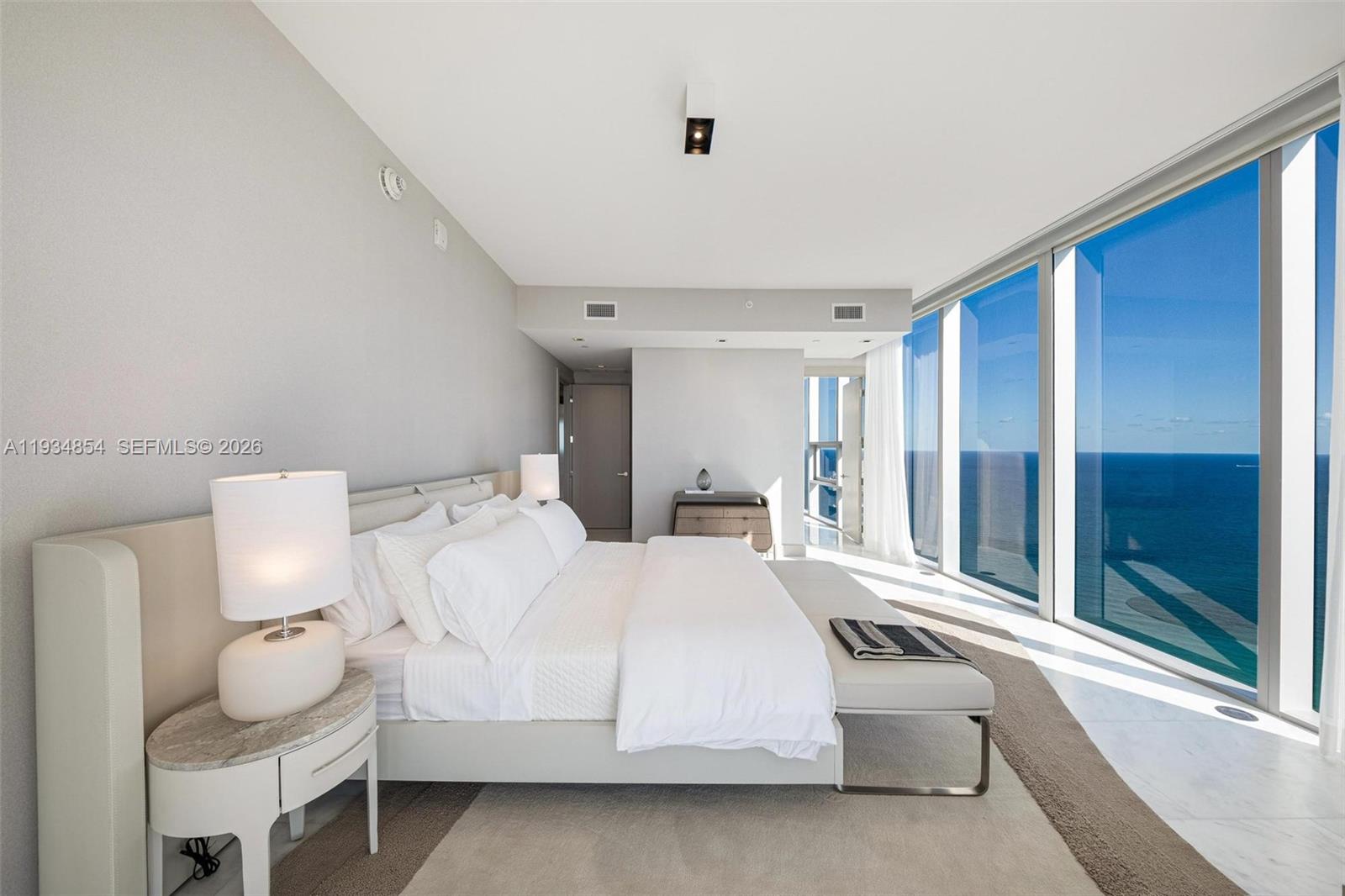 4003/4004 5 / 8 3252 sq. ft. $ 2025-12-23 0 Photo