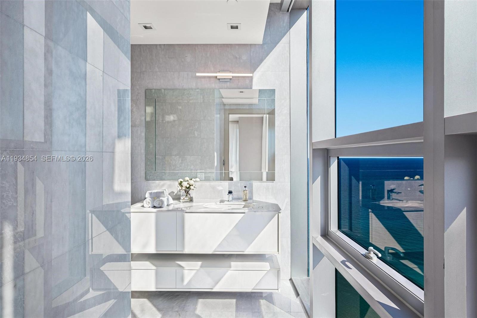 4003/4004 5 / 8 3252 sq. ft. $ 2025-12-23 0 Photo