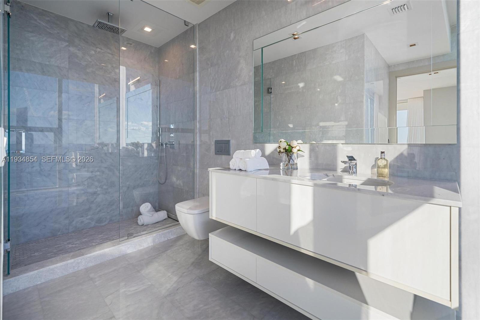 4003/4004 5 / 8 3252 sq. ft. $ 2025-12-23 0 Photo