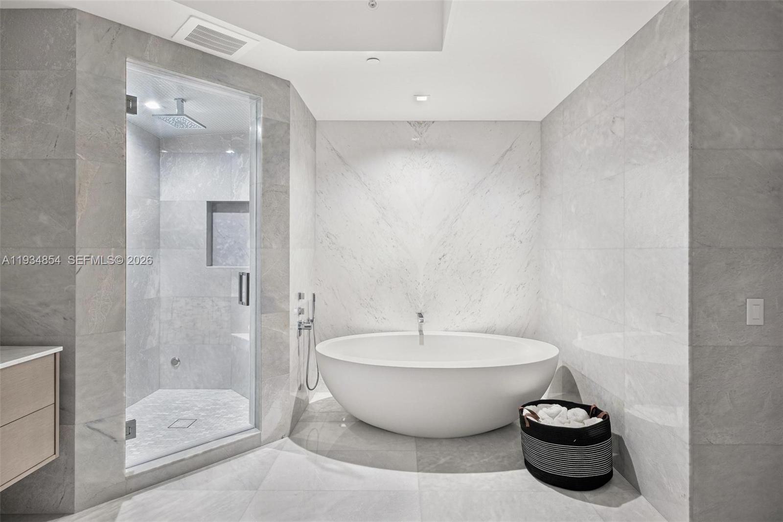 4003/4004 5 / 8 3252 sq. ft. $ 2025-12-23 0 Photo