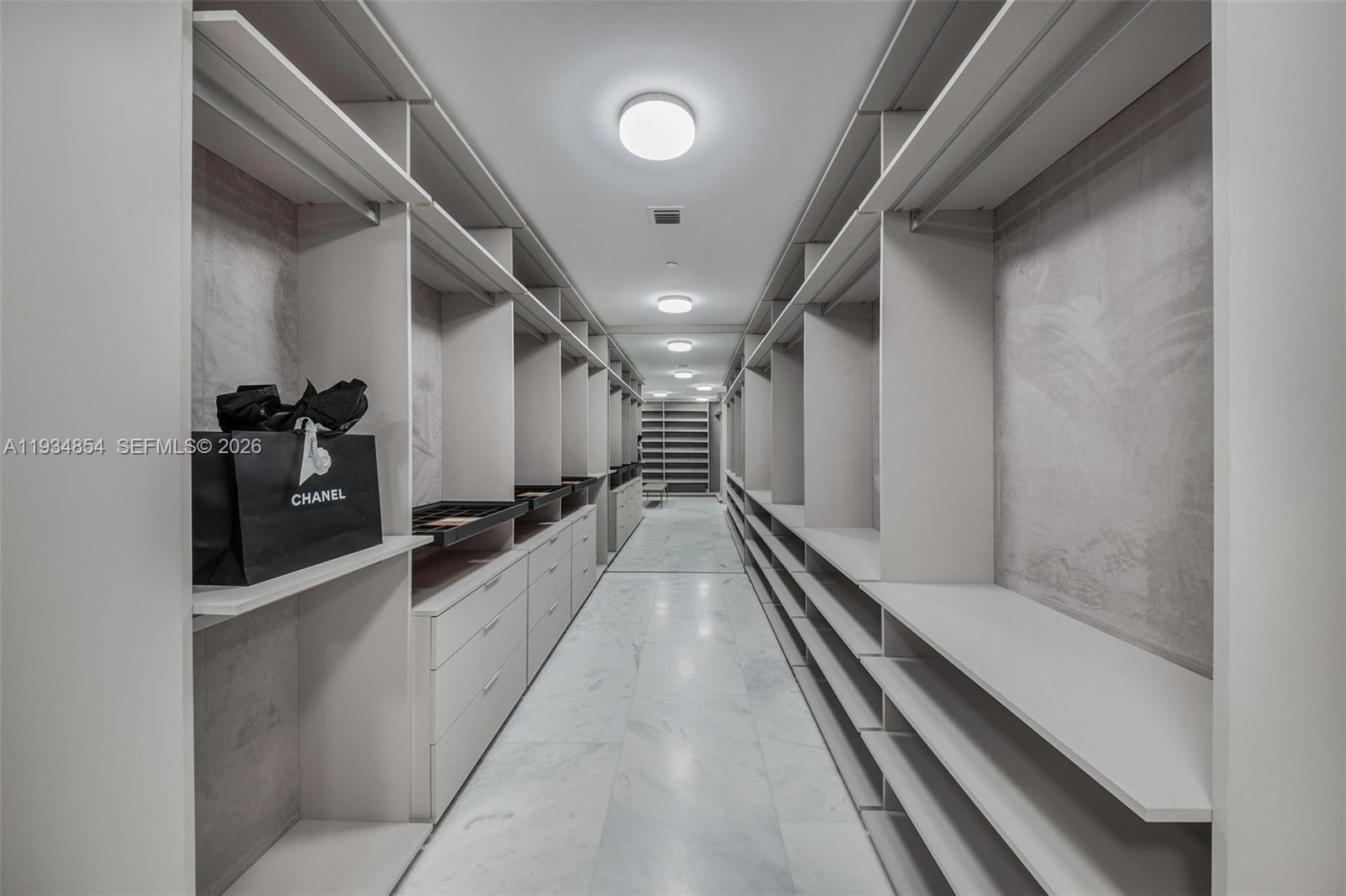 4003/4004 5 / 8 3252 sq. ft. $ 2025-12-23 0 Photo