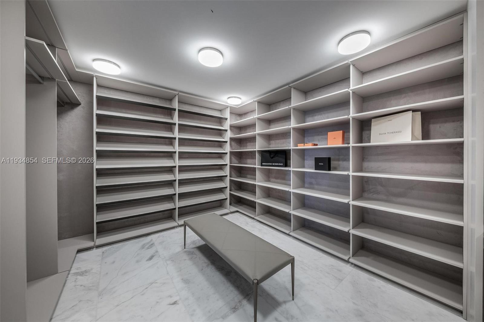 4003/4004 5 / 8 3252 sq. ft. $ 2025-12-23 0 Photo