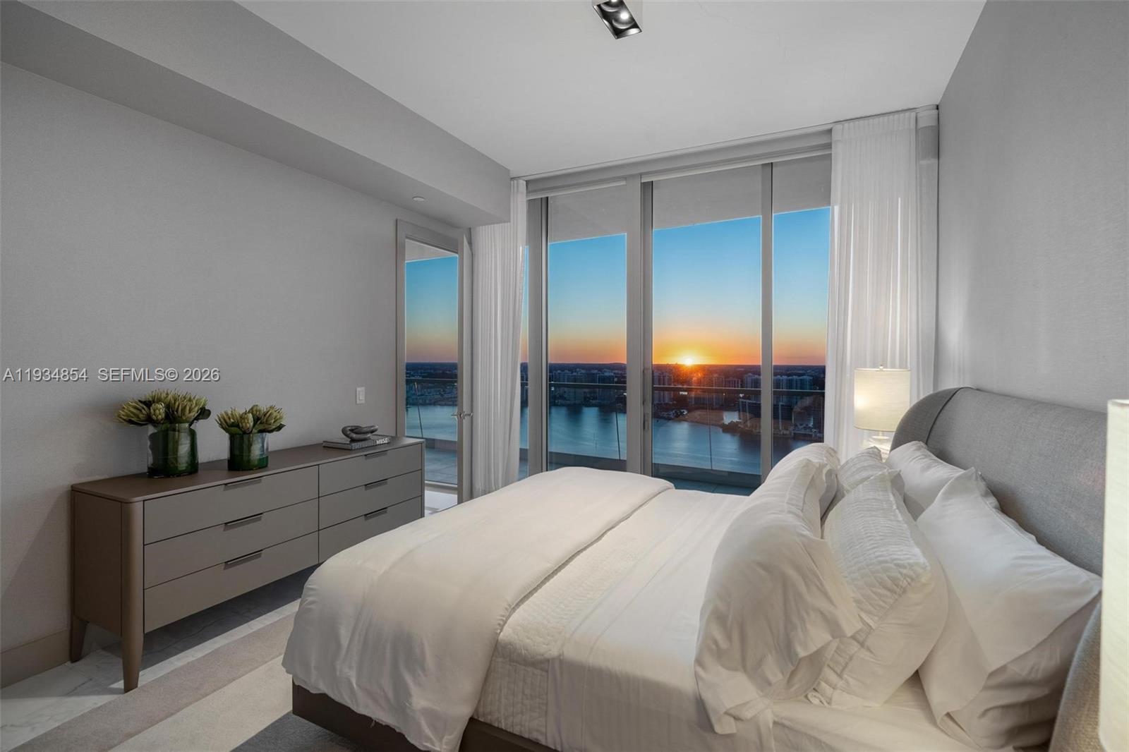 4003/4004 5 / 8 3252 sq. ft. $ 2025-12-23 0 Photo