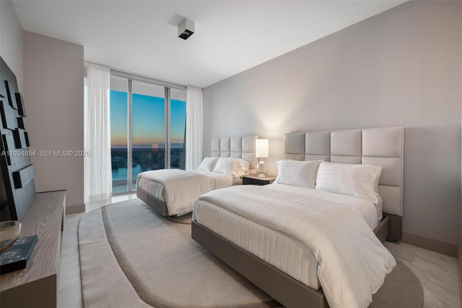 4003/4004 5 / 8 3252 sq. ft. $ 2025-12-23 0 Photo