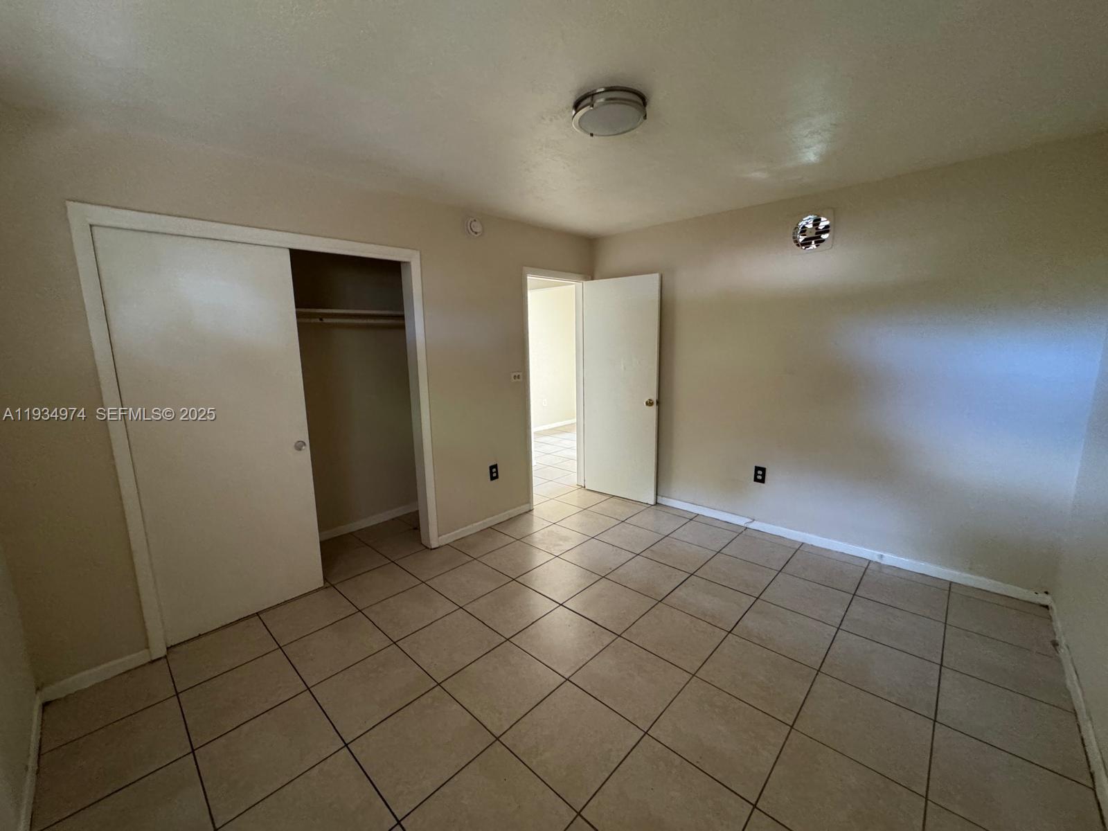 Ver detalles / 3185 sq. ft. $ 2025-12-23 0 foto